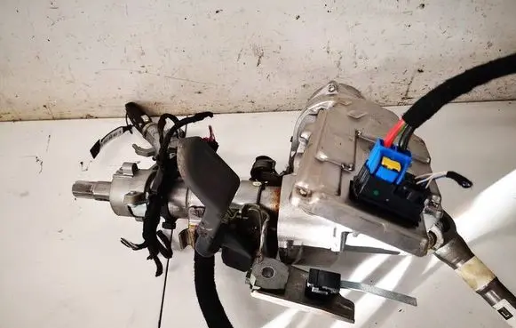 Opel Corsa E Power steering pump 39029689