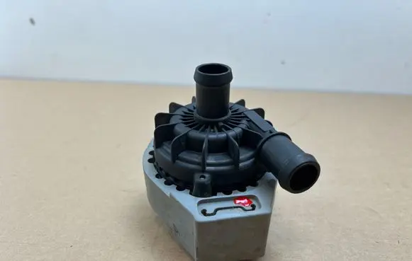 Volkswagen ID.4 Electric auxiliary coolant/water pump 1EA965567A