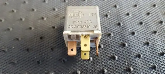 Volkswagen PASSAT B3 Other relay 141951253B 4RA003510-29