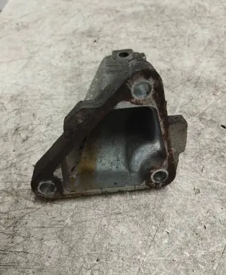 Mercedes-Benz E W124 Engine mounting bracket R1022234204
