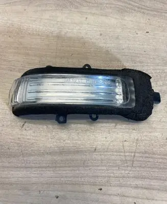 Toyota RAV 4 (XA40) Mirror indicator light 