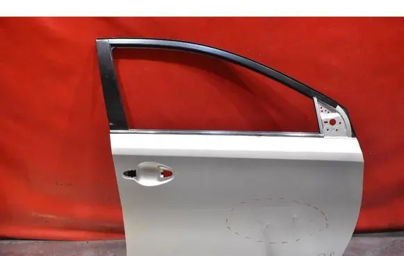 Toyota Auris E180 Front door 
