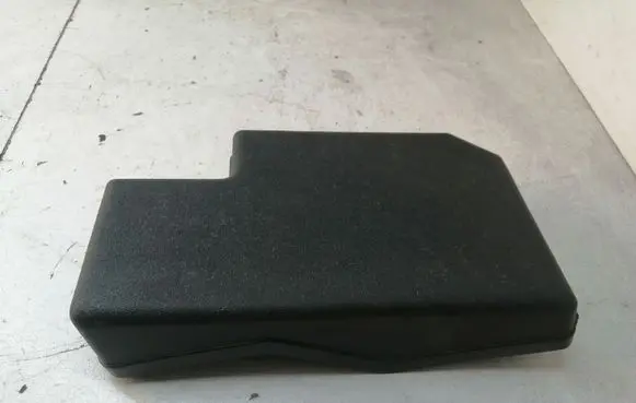 Toyota RAV 4 (XA40) Fuse box cover 8266242260