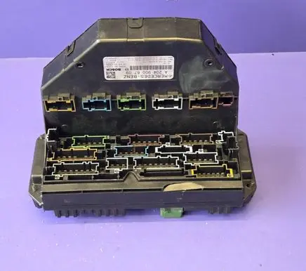 Mercedes-Benz C W204 SAM control unit A2044423700 A2049011701 A2049006709