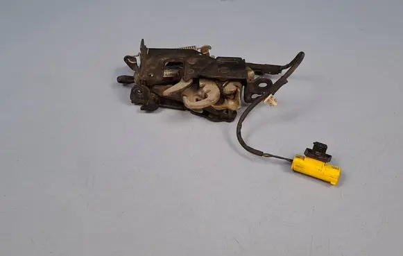 BMW 5 G30 G31 G38 Engine bonnet/hood lock/catch 7347411