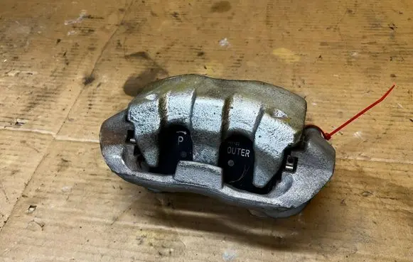 Land Rover Discovery 5 Front brake caliper N934BCNYCA