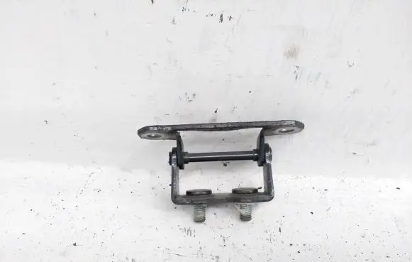 Subaru XV II Tailgate/trunk/boot hinge