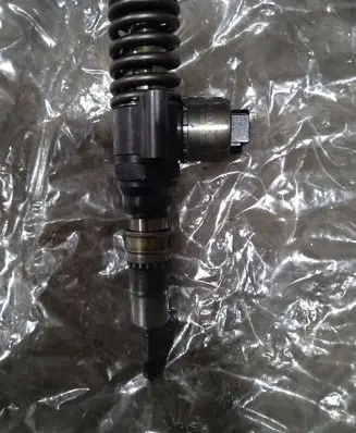 Volkswagen PASSAT B6 Fuel injector 0361300736