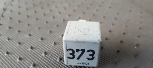 Volkswagen PASSAT B5 Other relay 8D0951253A V23134-B52-X301