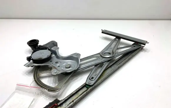 Toyota Yaris Front door window regulator with motor 857100D100