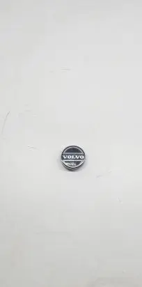 Volvo S60 Non-original wheel cap 