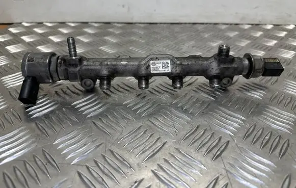 Volkswagen PASSAT B8 Fuel main line pipe 04L089G