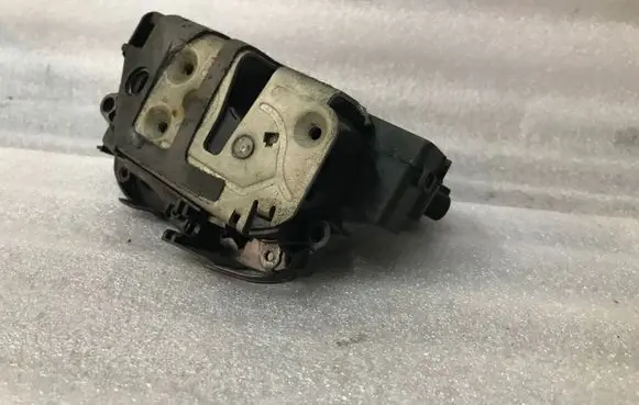 Volvo S60 Front door lock 31301738 A046465