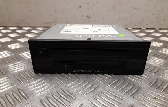 Volkswagen Golf VII GPS navigation control unit/module 3Q0035842