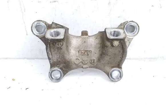 Honda CR-V Engine mounting bracket