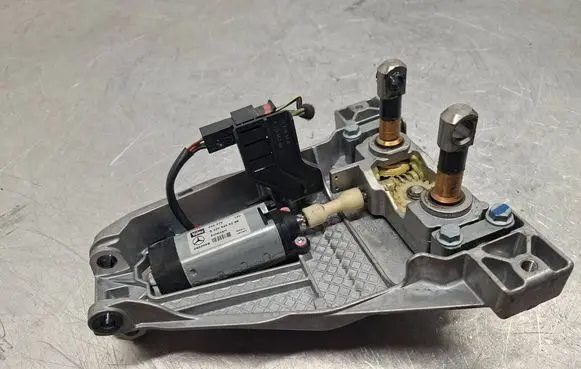 Mercedes-Benz E W211 Steering column adjust motor A2205400288