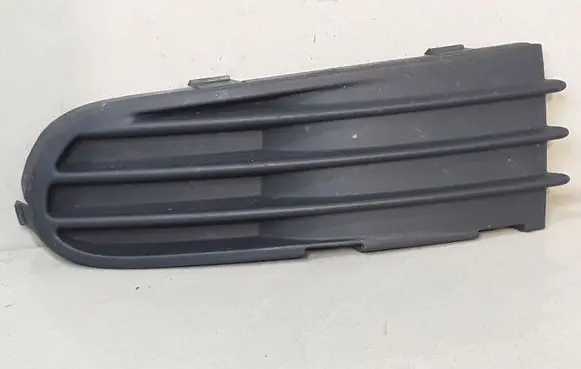 Volvo V50 Front bumper lower grill 30657009
