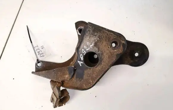 Nissan Primera Engine mounting bracket