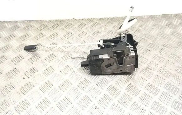Opel Vectra C Front door lock 13210771