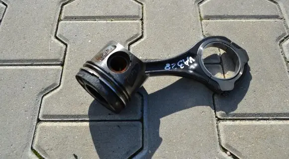 Mercedes-Benz Sprinter W907 W910 Piston with connecting rod 72579
