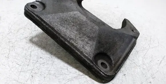 BMW 5 E60 E61 Engine mounting bracket 676117 2211676117