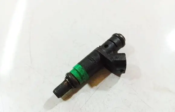 Audi A6 S6 C5 4B Fuel injector 06C133551 4126A02737