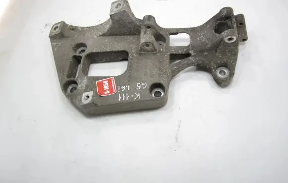 Volkswagen Golf V Generator/alternator bracket 06F903143F