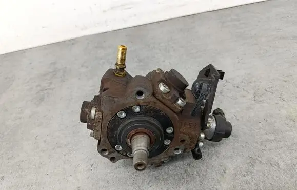 Peugeot 207 Fuel injection high pressure pump 