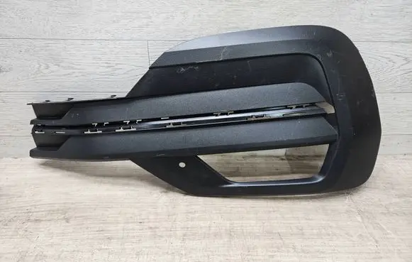 Volkswagen Multivan T6 Front fog light trim/grill 7L6807489