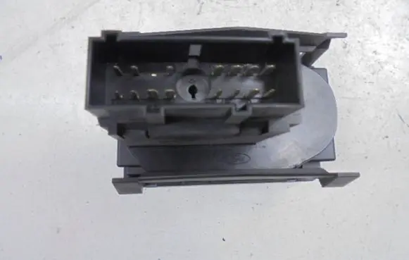 Ford Focus C-MAX Light switch 7M5T13A024EA