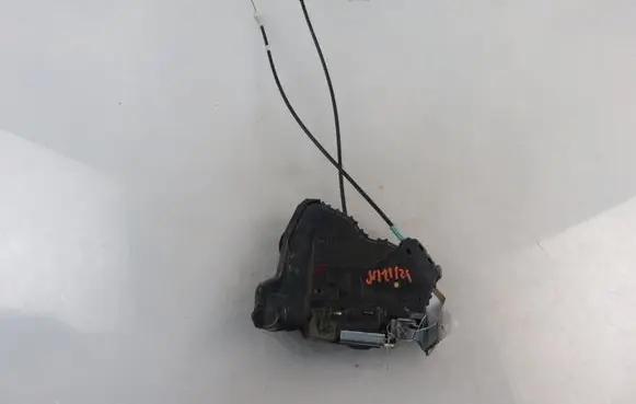 Toyota Urban Cruiser (XP110) Front door lock 