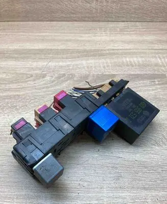 Audi A4 S4 B5 8D Fuse module 8L0941822A 4RA00351029