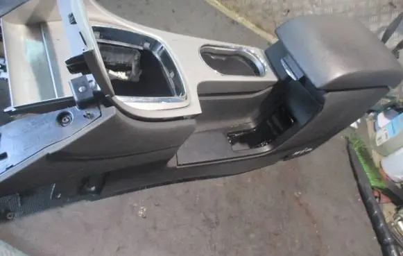 Ford Mondeo MK IV Center console 