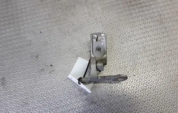Opel Vectra C Front door upper hinge