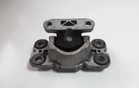 Land Rover Evoque I Engine mount bracket G3035133