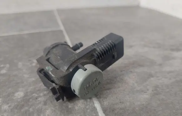 Audi A4 S4 B8 8K Turbo solenoid valve 1K0906283A