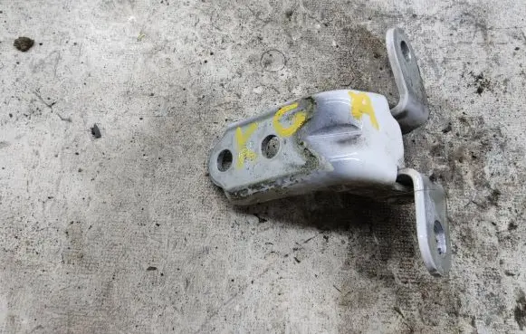 KIA Sportage Rear door lower hinge