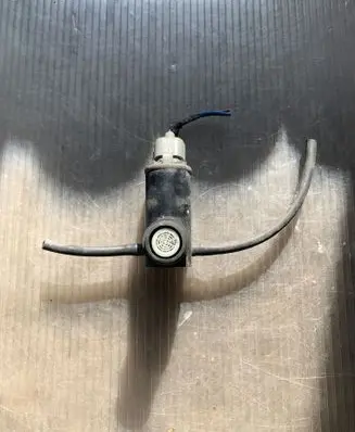 Hyundai Santa Fe Windscreen/windshield washer pump 985101W000