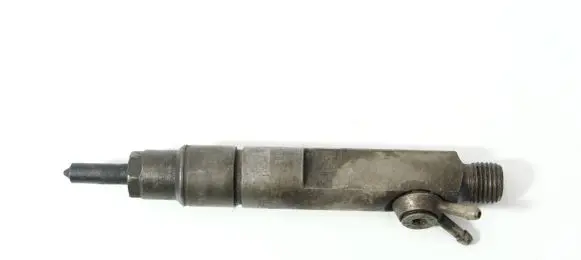 Audi A6 S6 C4 4A Fuel injector 046130201E