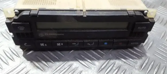 Volkswagen PASSAT B5 Climate control unit