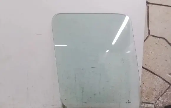 Volkswagen II LT Front door window/glass (coupe) 43R000042