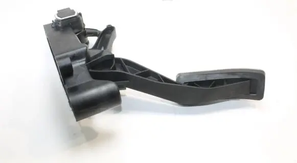Mercedes-Benz B W245 Accelerator throttle pedal A1693001004