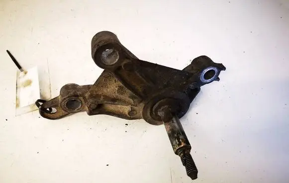Nissan Primera Engine mounting bracket 
