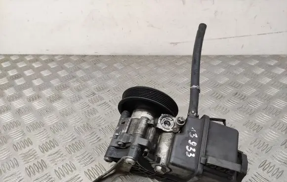Mercedes-Benz C W204 Power steering pump A0064664701