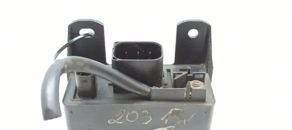 Mercedes-Benz C W203 Glow plug pre-heat relay