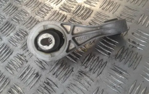 Nissan Note (E11) Engine mount bracket 326C62