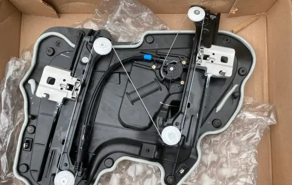 Tesla Model 3 Rear door window regulator with motor 109662200L 1096622