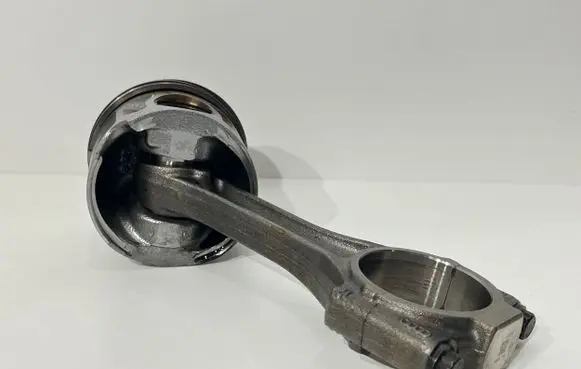 Volkswagen Caddy Piston with connecting rod 038G