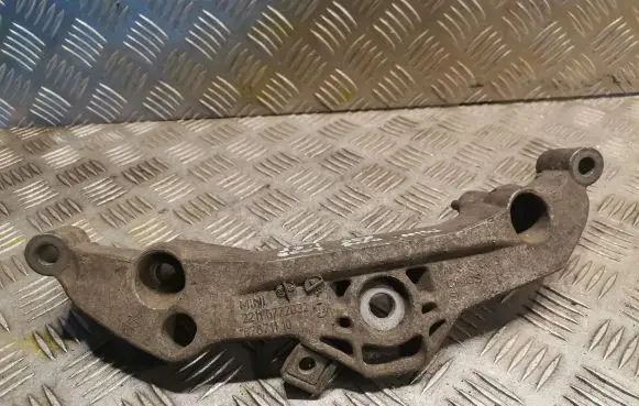 Mini One - Cooper Coupe R56 Engine mounting bracket 6772032