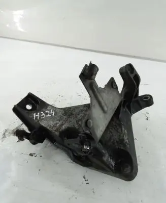 BMW 3 E90 E91 Engine mounting bracket 6760309